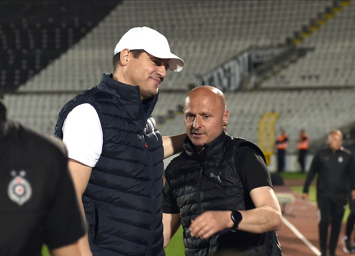 Igor Duljaj u zagrljaju sa Nenadom Lalatovićem