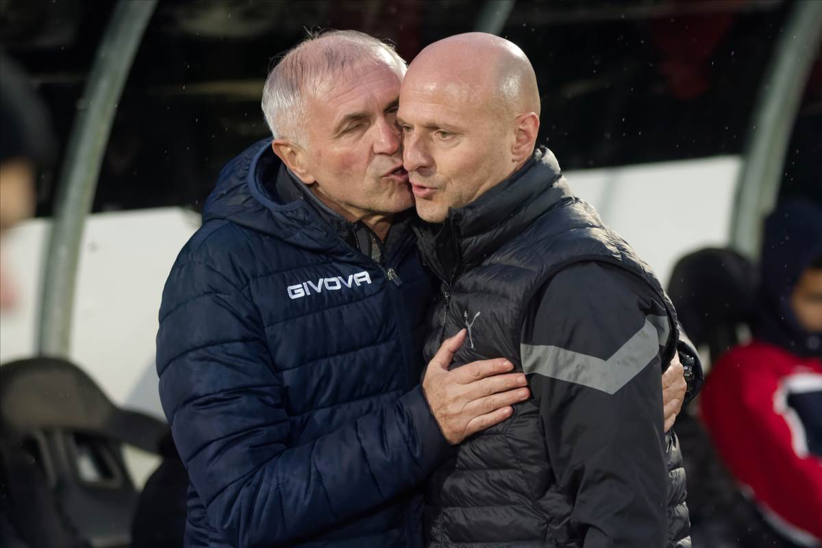 Igor Duljaj u zagrljaju sa Vladimirom Gaćinovićem