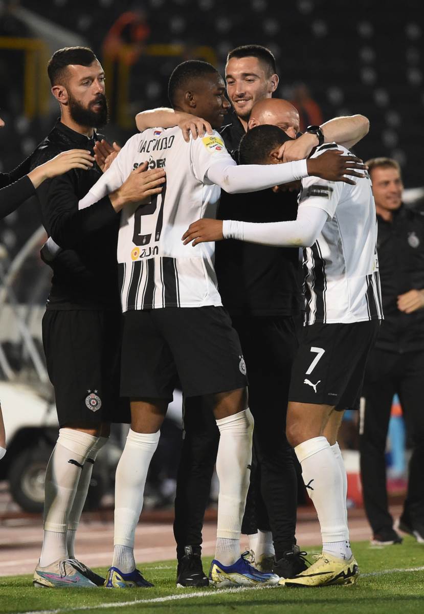 Igor Duljaj u zagrljaju sa Severinom i Kastiljom