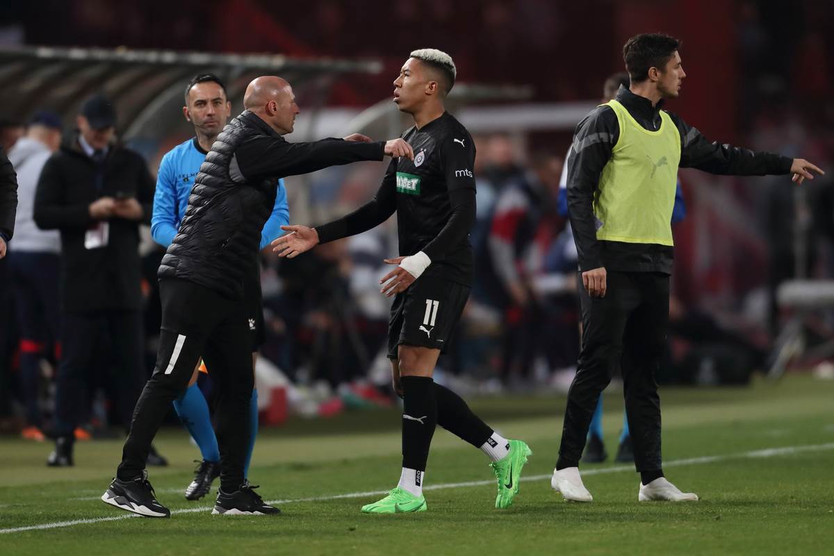 Igor Duljaj u zagrljaju sa Saldanjom