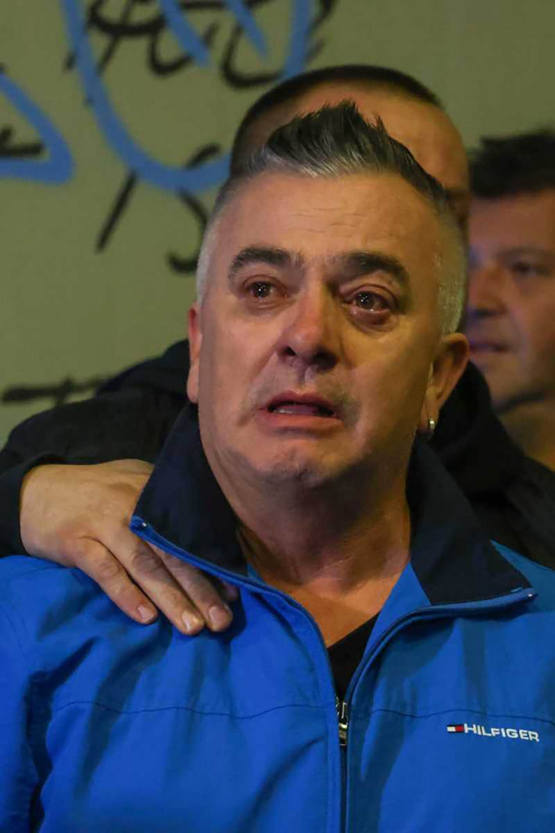 Halidov harmonikaš i sin pevaju u suzama (3).jpg