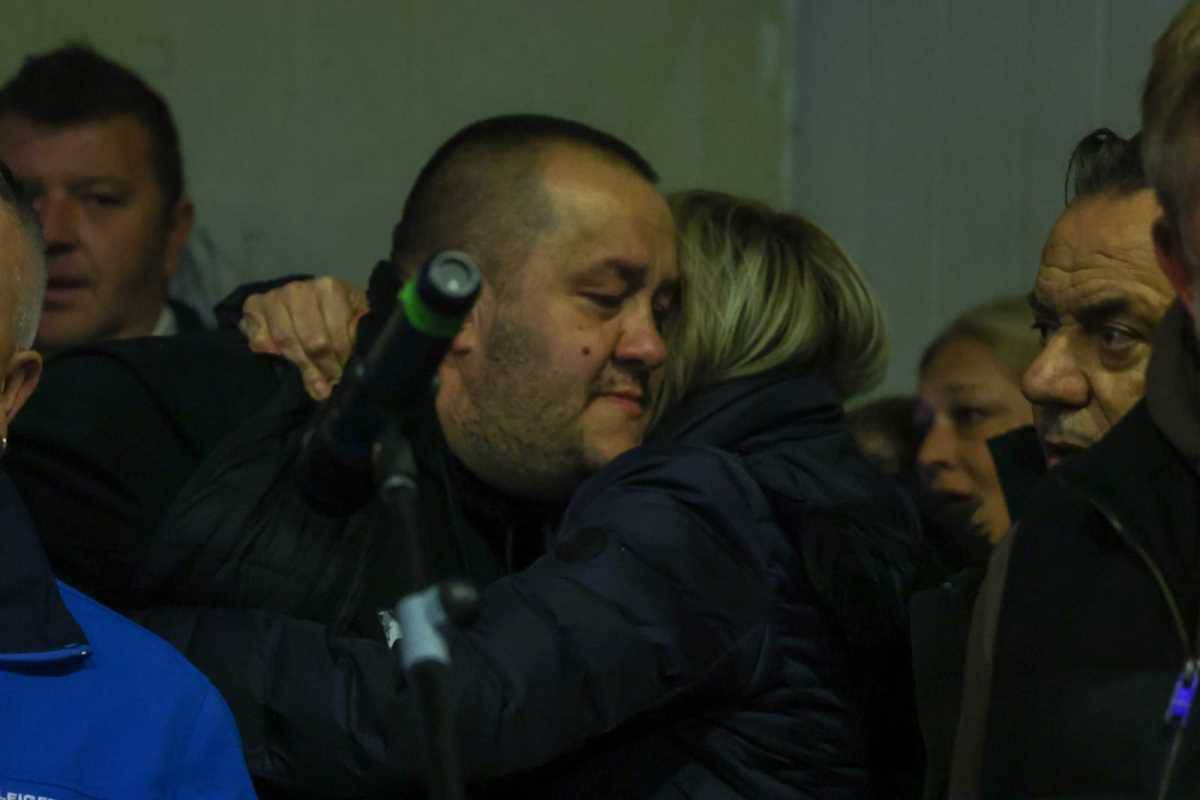 Halidov harmonikaš i sin pevaju u suzama (5).jpg