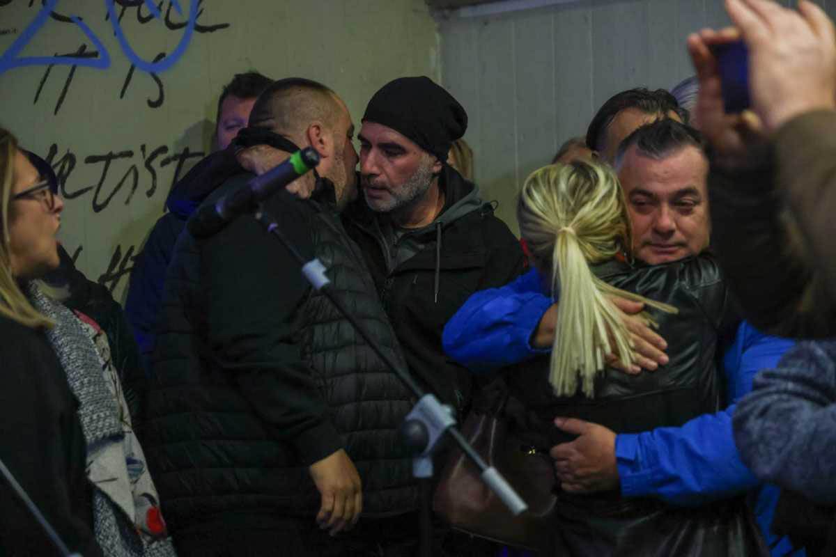 Halidov harmonikaš i sin pevaju u suzama (7).jpg