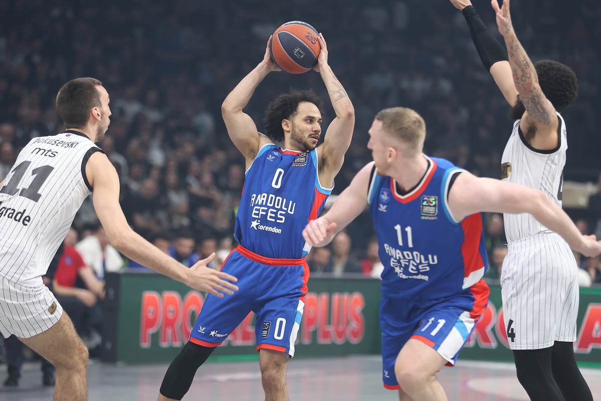 Šejn Larkin na meču Partizan Efes