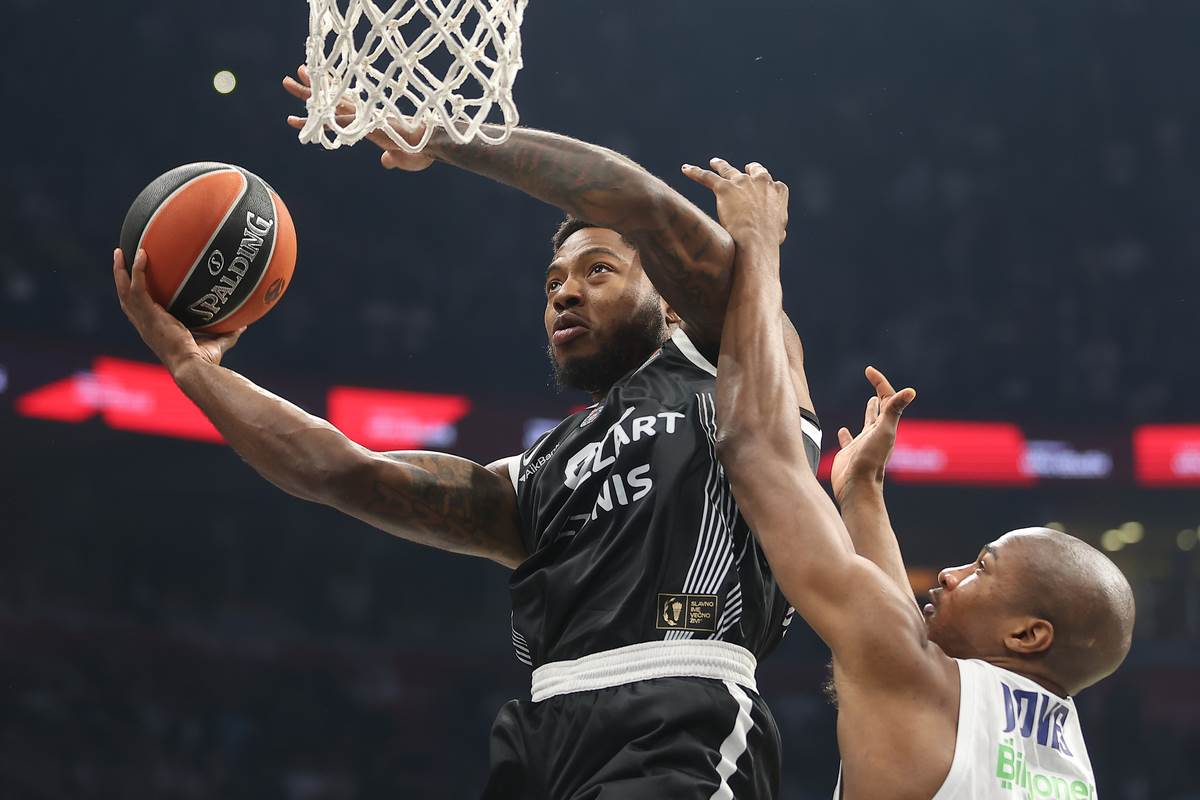 Partizan - Efes  (3).JPG