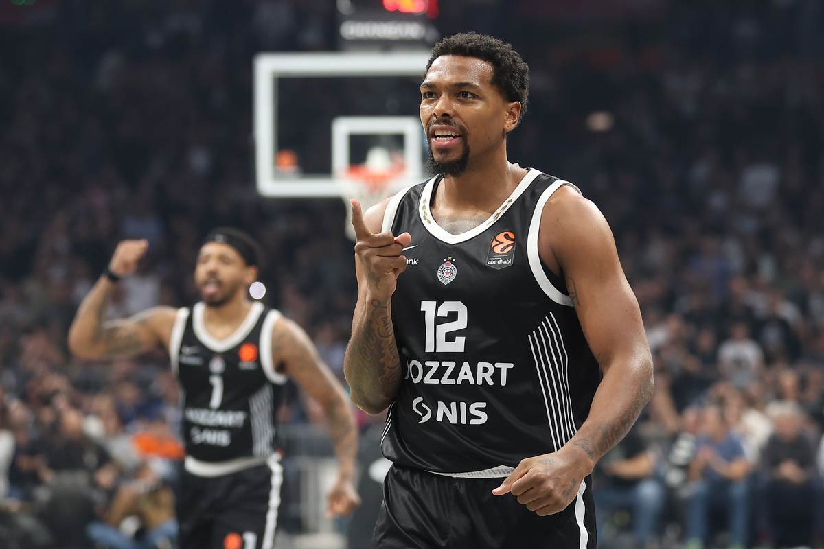 Partizan - Efes  (4).JPG