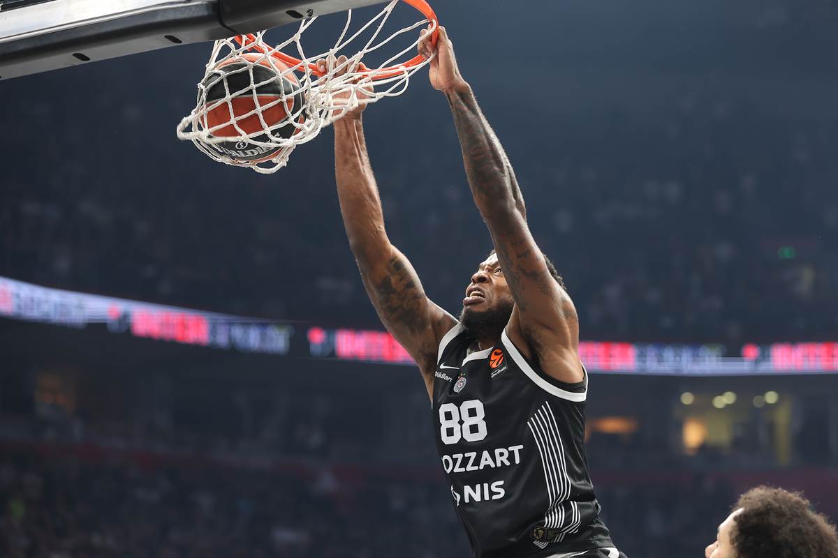 Partizan - Efes  (8).JPG