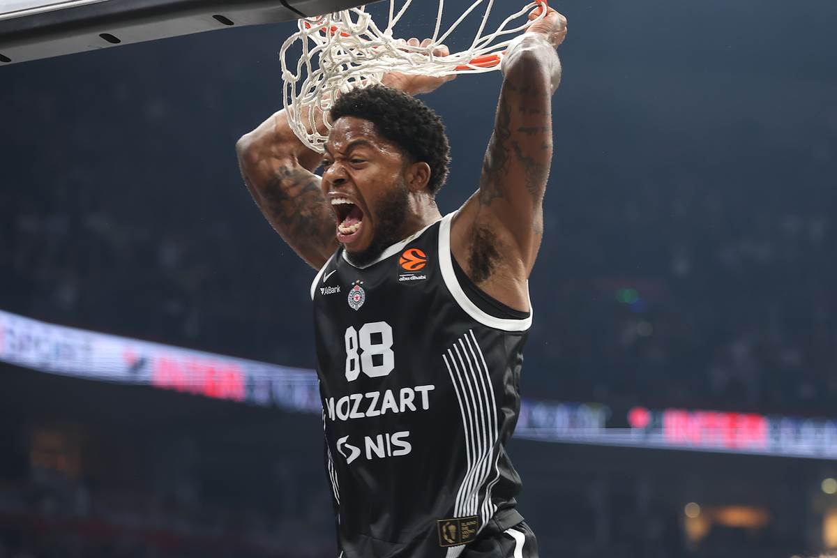 Partizan - Efes  (11).JPG