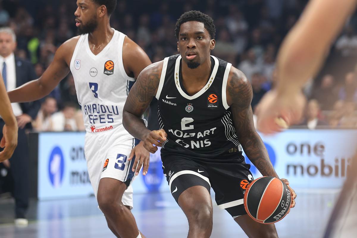 Partizan - Efes  (3).JPG