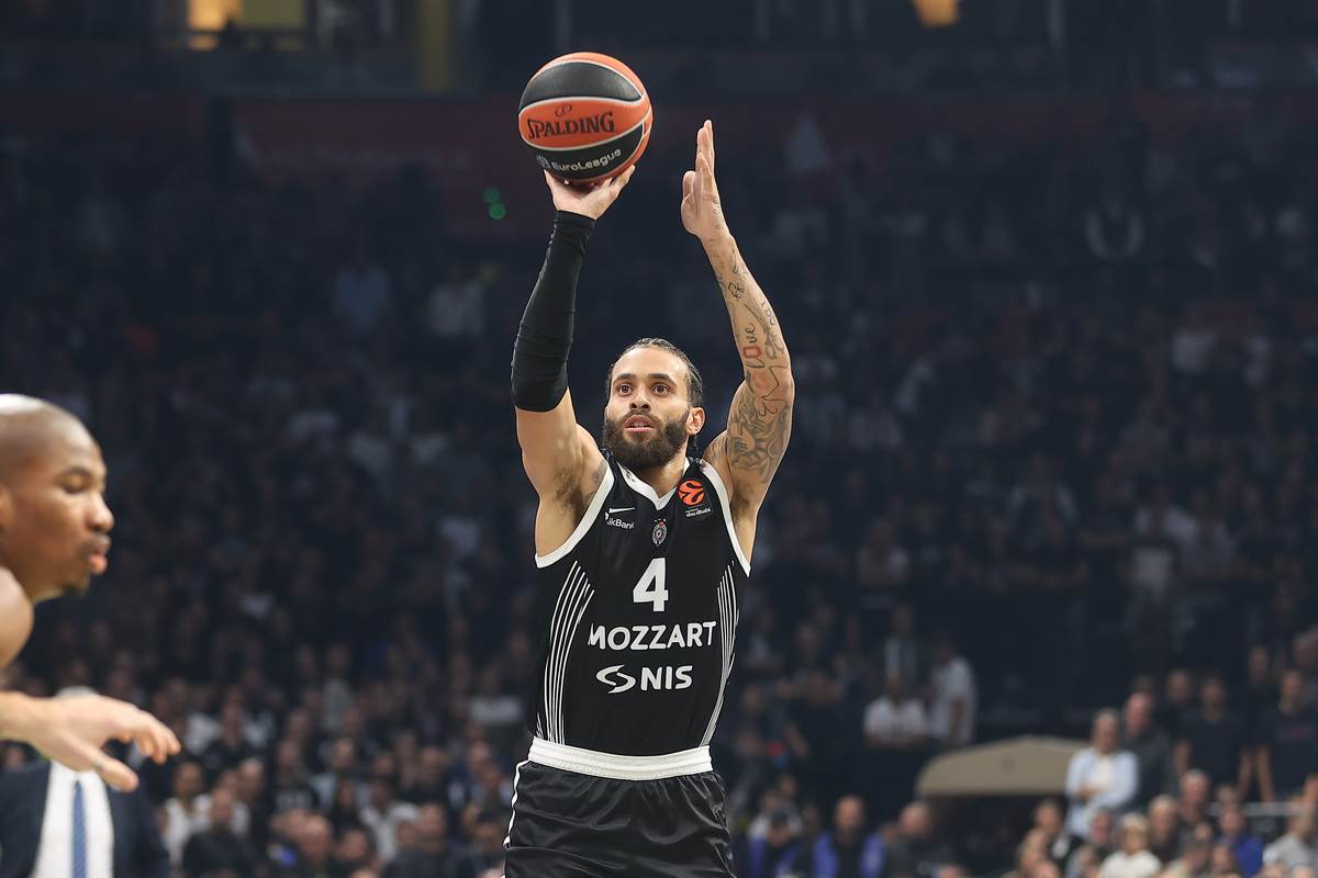 Partizan - Efes  (6).JPG