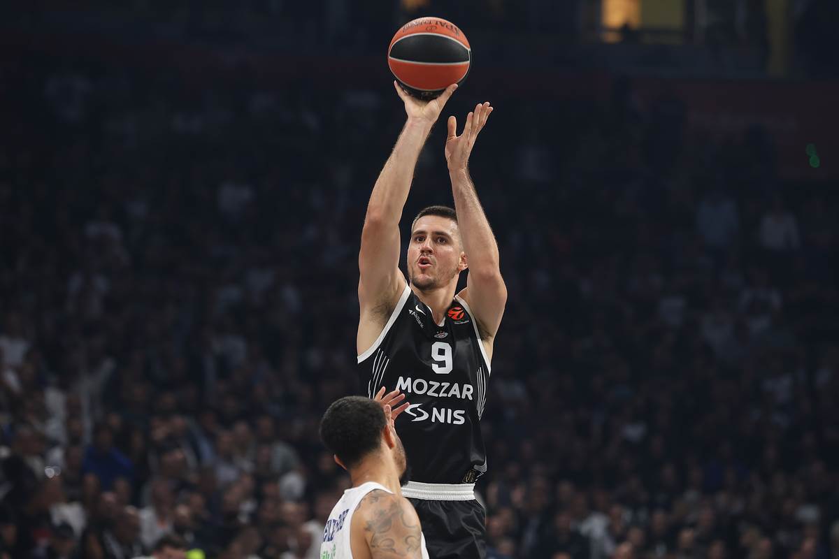 Partizan - Efes  (3).JPG