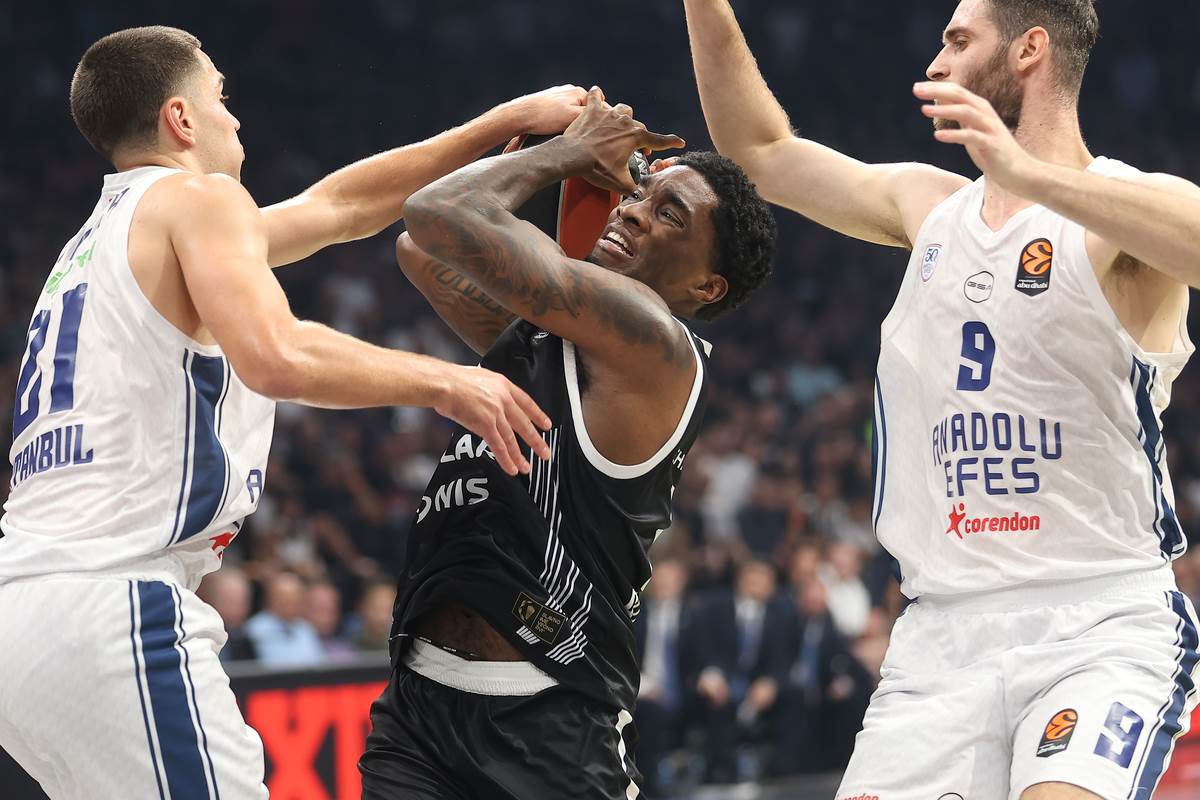 Partizan - Efes  (9).JPG
