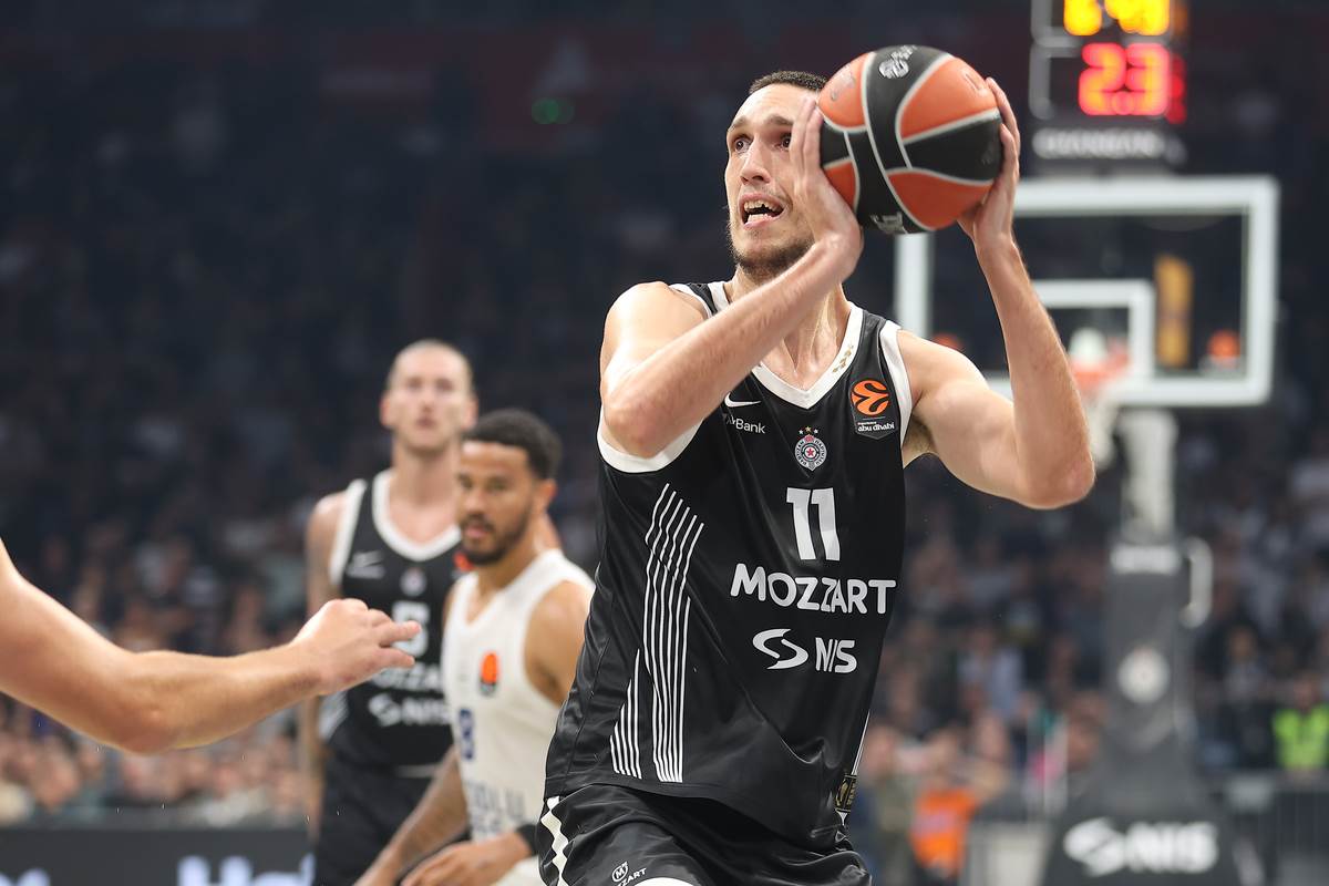 Partizan - Efes  (10).JPG