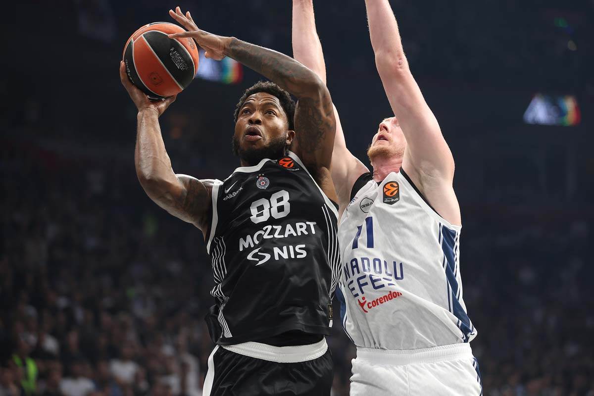Partizan - Efes 13.jpg