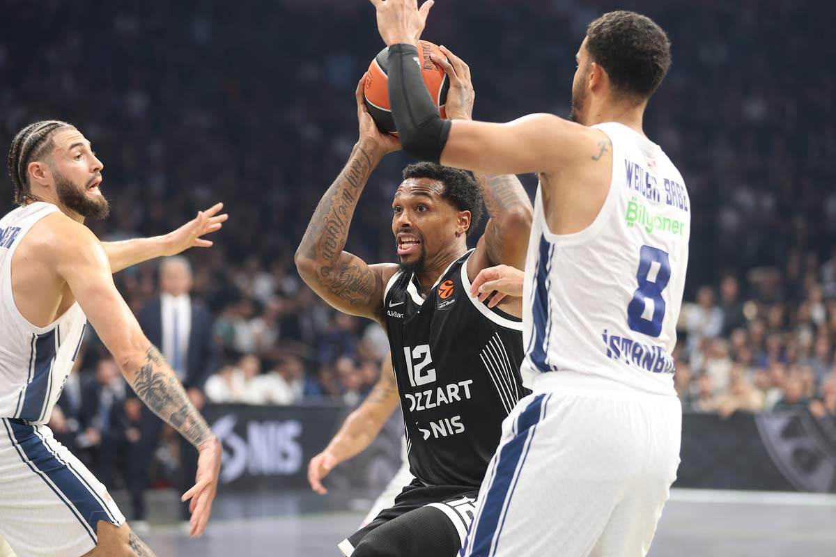 Partizan - Efes 16.jpg