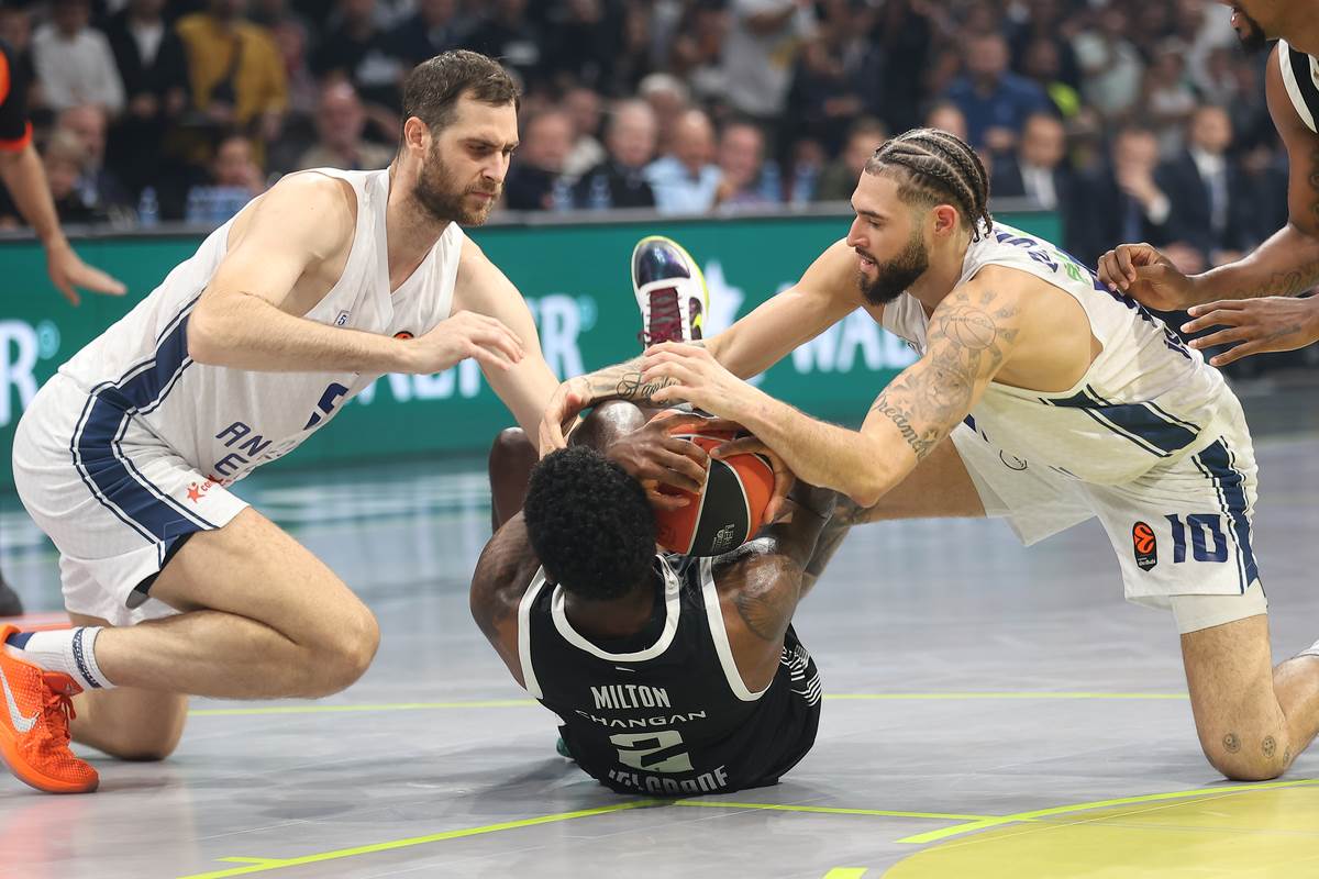 Partizan - Efes  (11).JPG