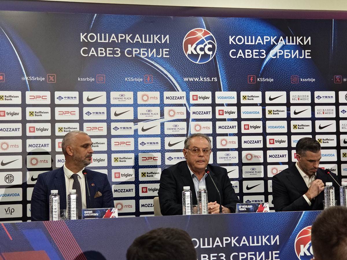 Dušan Alimpijević, konferencija za medije (4).jpg