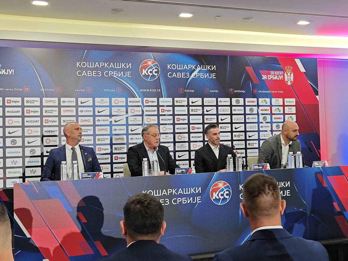 Dušan Alimpijević, konferencija za medije (6).jpg