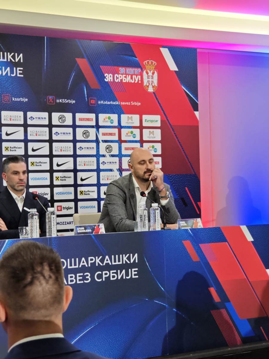 Dušan Alimpijević, konferencija za medije (3).jpg