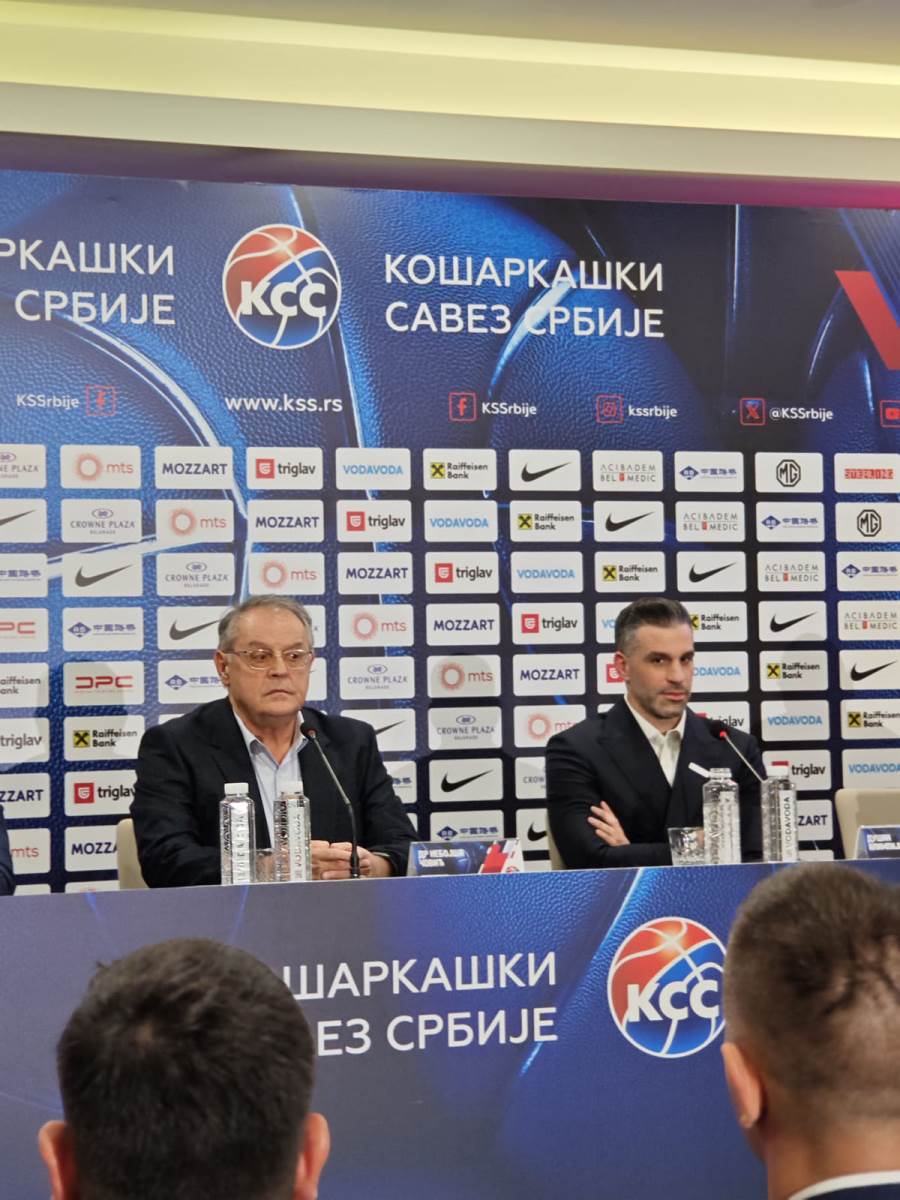 Dušan Alimpijević, konferencija za medije (4).jpg