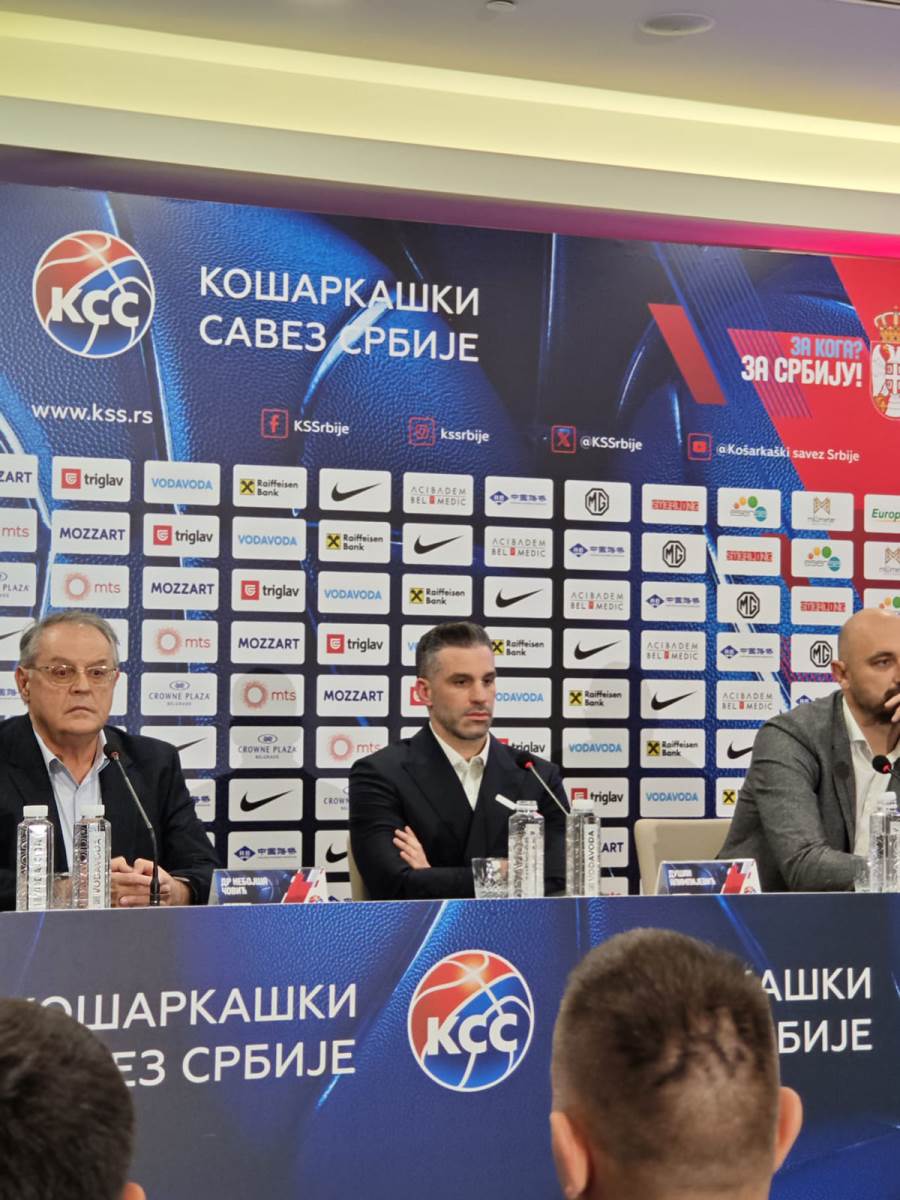 Dušan Alimpijević, konferencija za medije (5).jpg