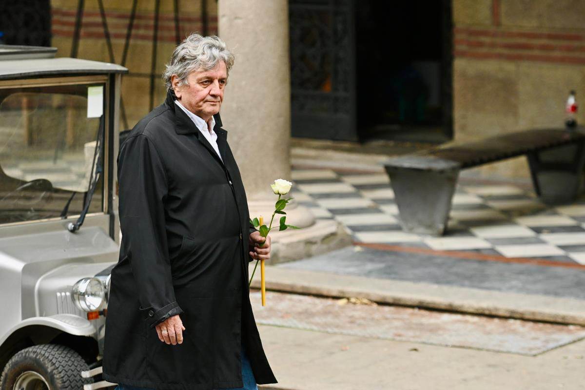 Ispraćaj za kremaciju proslavljenog reditelja i scenariste Zdravka Šotre (22).jpg