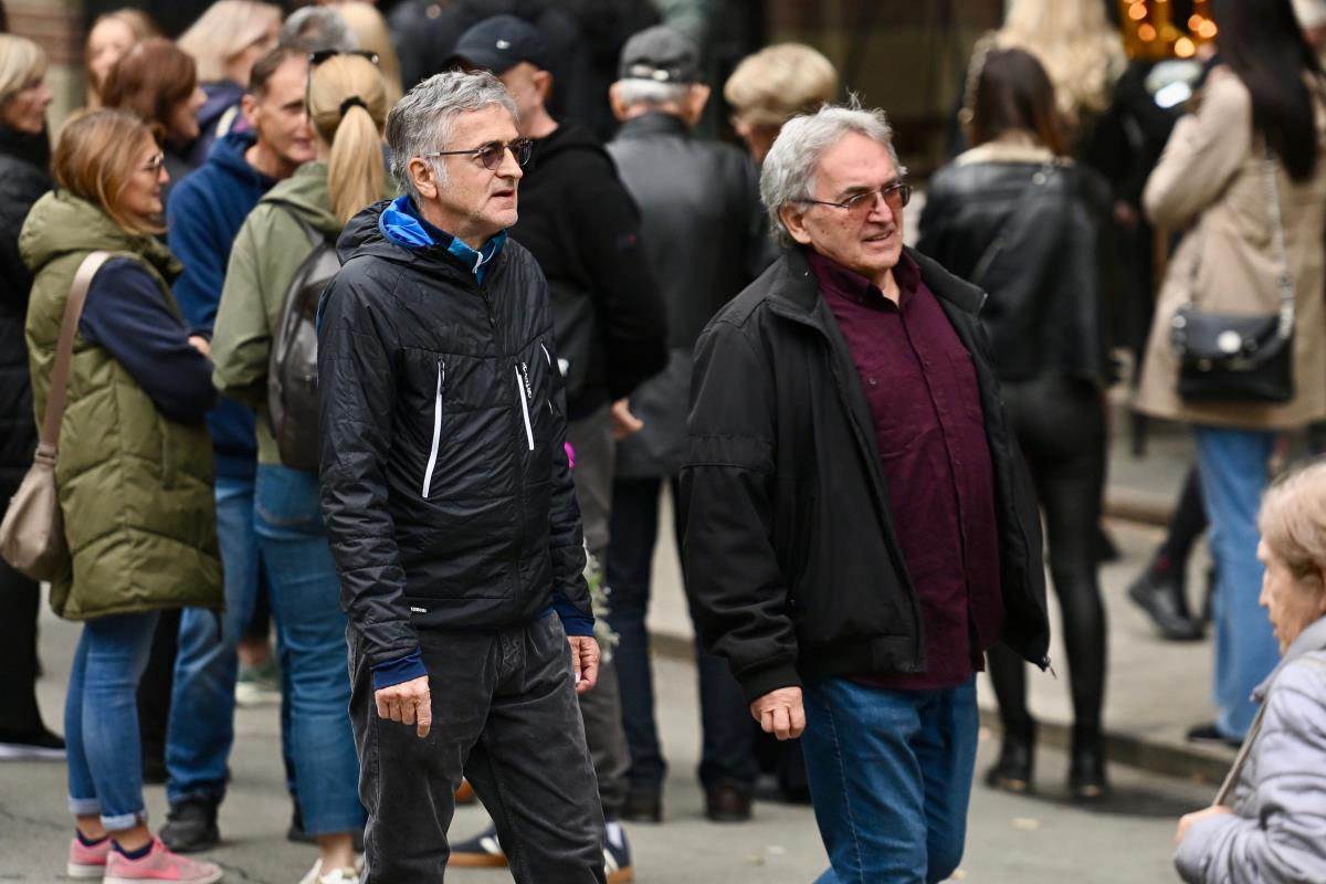 Ispraćaj za kremaciju proslavljenog reditelja i scenariste Zdravka Šotre (24).jpg