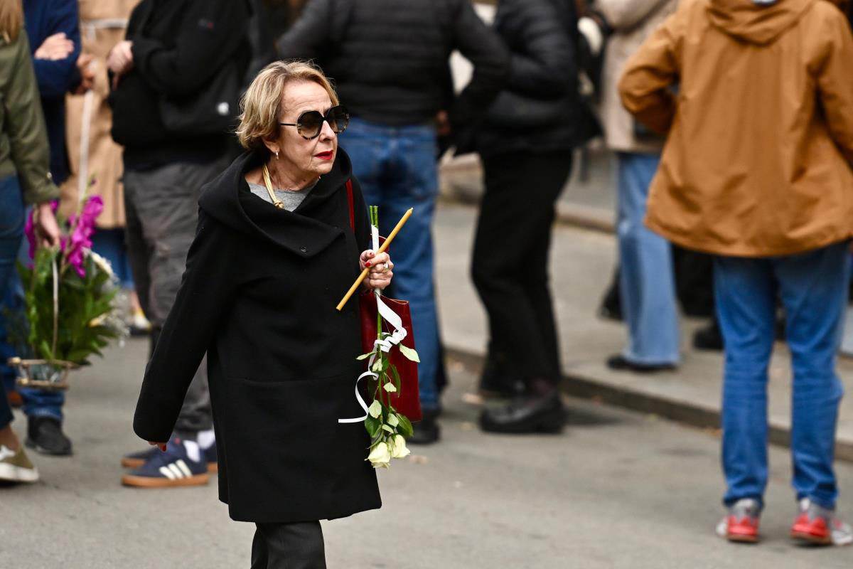 Ispraćaj za kremaciju proslavljenog reditelja i scenariste Zdravka Šotre (27).jpg