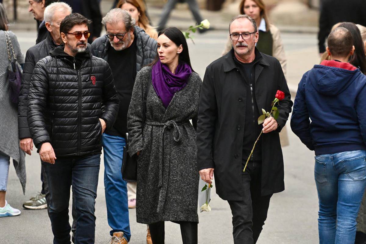 Ispraćaj za kremaciju proslavljenog reditelja i scenariste Zdravka Šotre (29).jpg