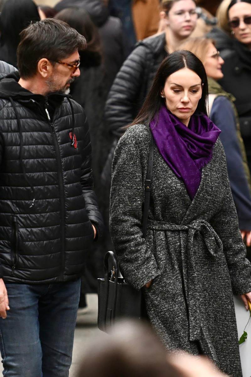 Ispraćaj za kremaciju proslavljenog reditelja i scenariste Zdravka Šotre (31).jpg