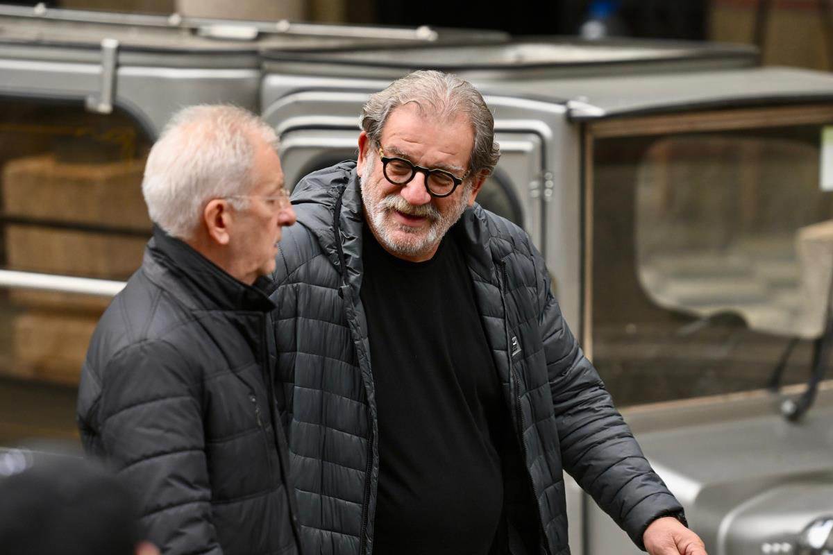 Ispraćaj za kremaciju proslavljenog reditelja i scenariste Zdravka Šotre (34).jpg