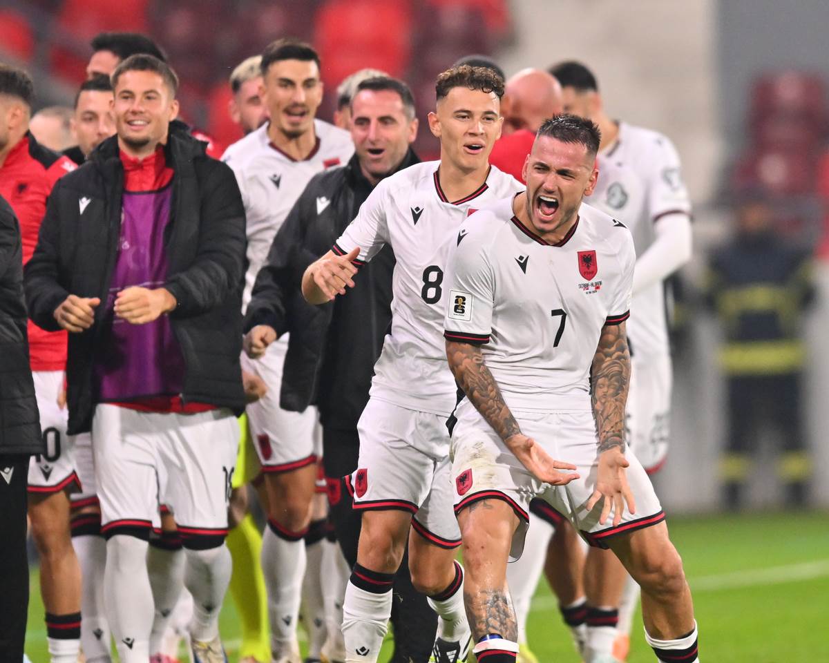 Rej Manaj pokazuje orla u Leskovcu (9).jpg