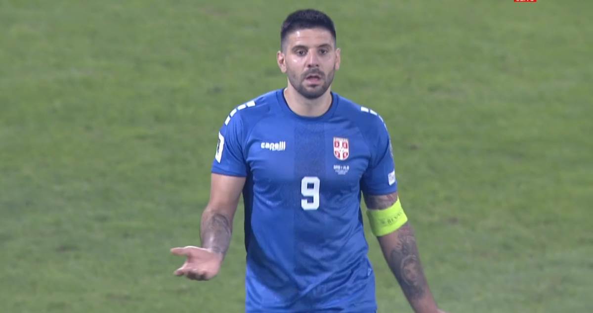 Aleksandar Mitrović u šoku jer ga Piksi vadi iz igre