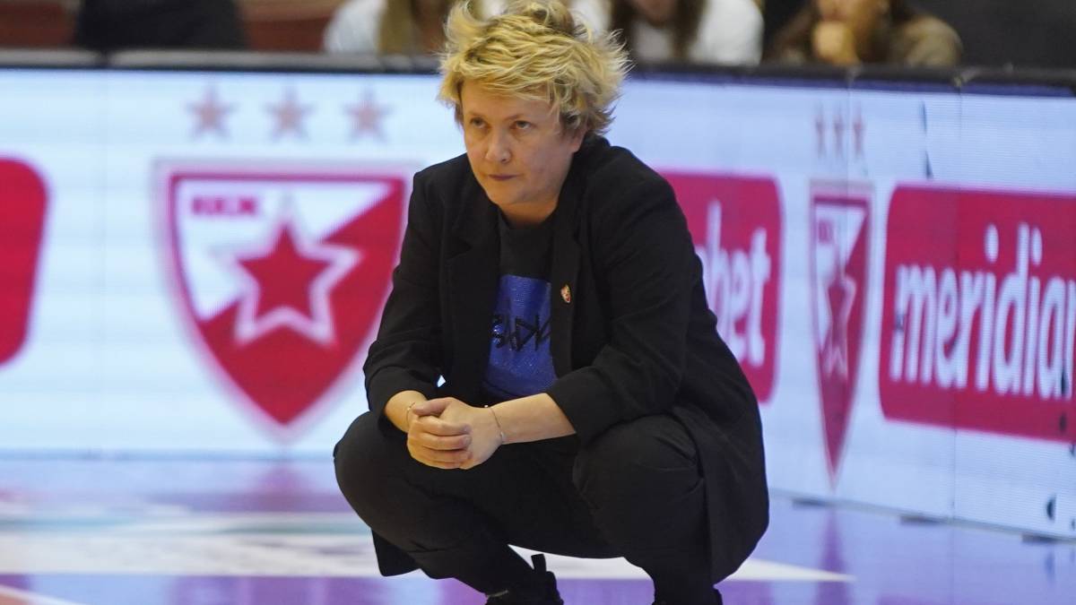 Marina Maljković trener ŽKK Crvena zvezda na derbiju