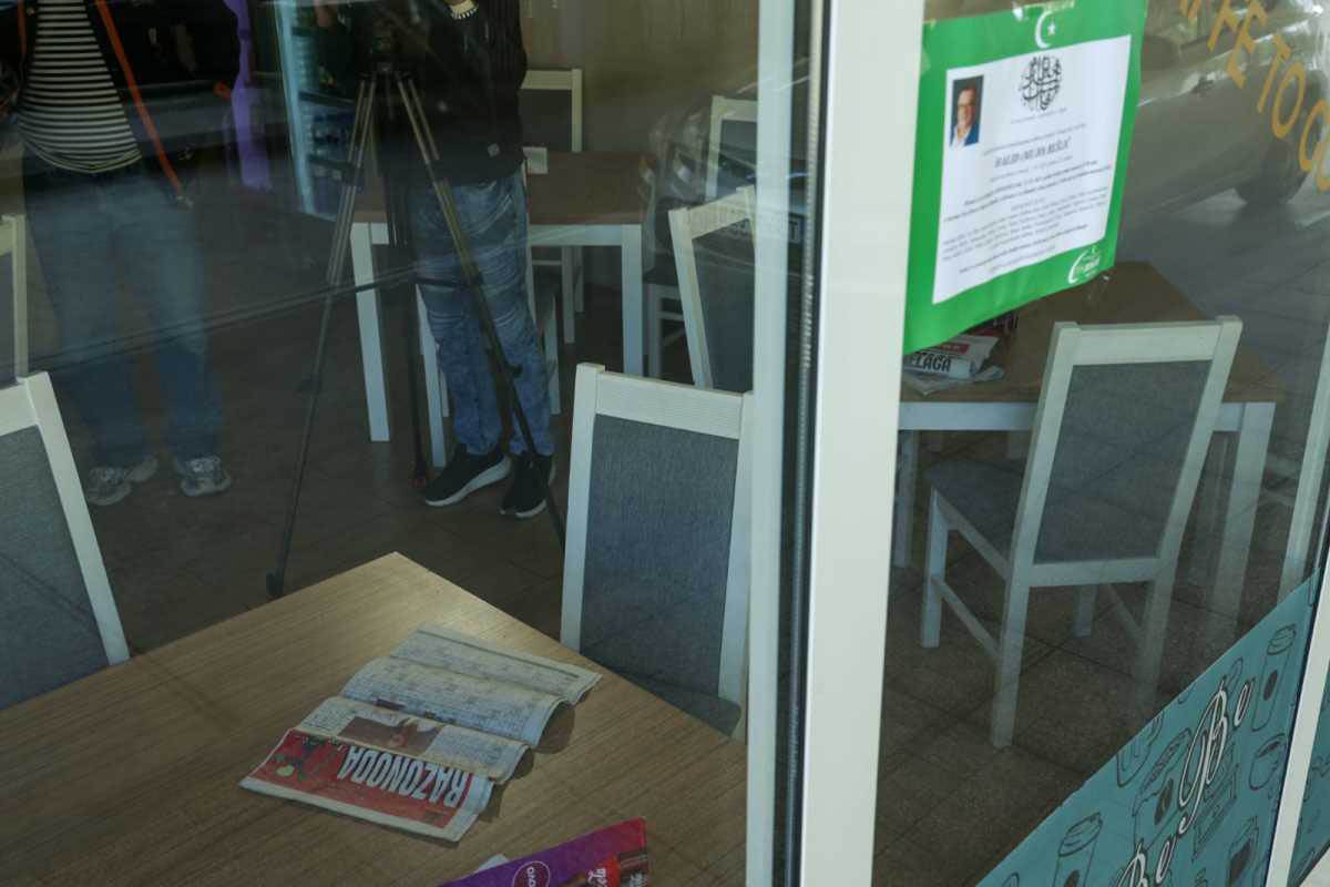 Poslednje što je ostalo od Halida Bešlića u kafiću na njegovoj pumpi (3).jpg