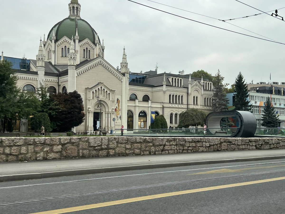 Sarajevo pred sahranu Halida Bešlić (2).jpg