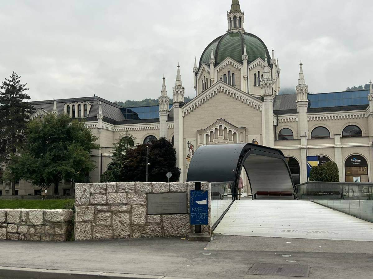 Sarajevo pred sahranu Halida Bešlić (3).jpg