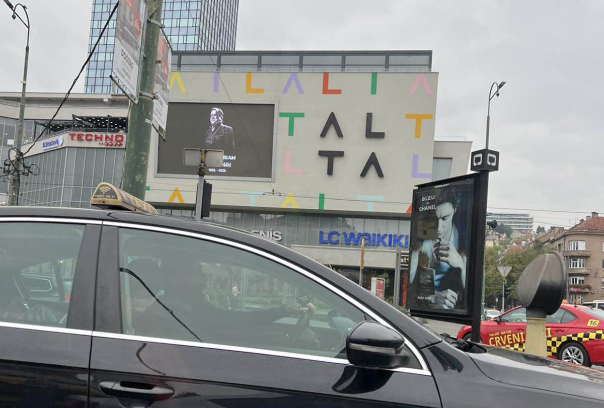 Sarajevo pred sahranu Halida Bešlić (6).jpg