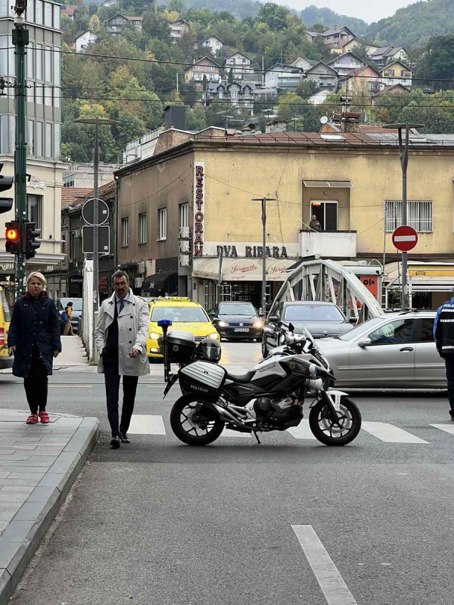 Sarajevo pred sahranu Halida Bešlić (7).jpg