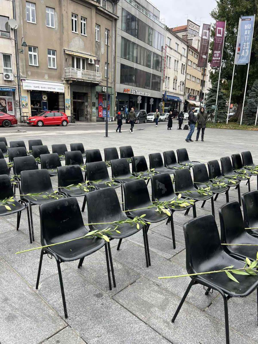 Sarajevo pred sahranu Halida Bešlić (8).jpg