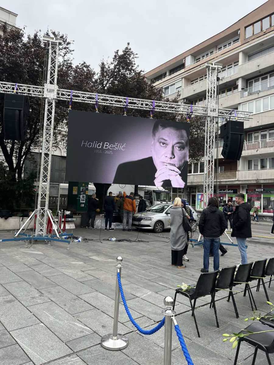 Sarajevo pred sahranu Halida Bešlić (9).jpg