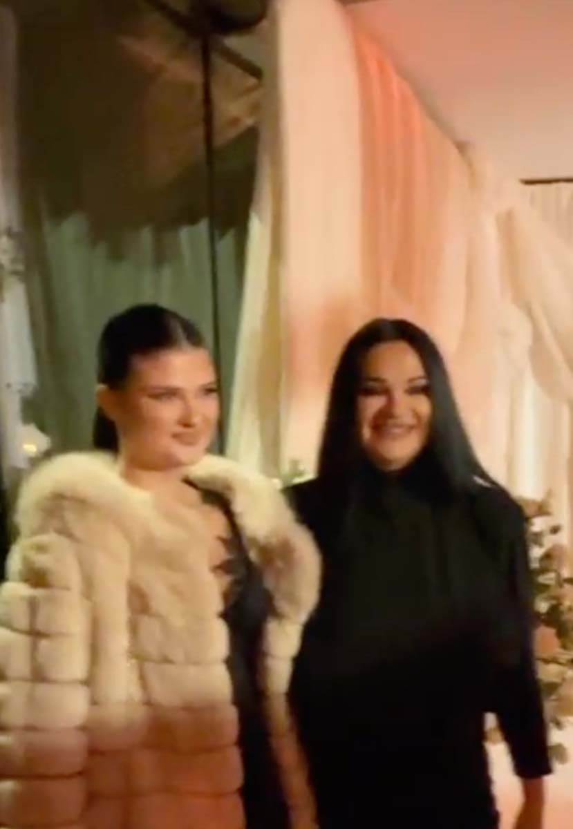 Jana Todorović prvi put sa ćerkom u javnosti nakon drame kod Viki Miljković 2.jpg