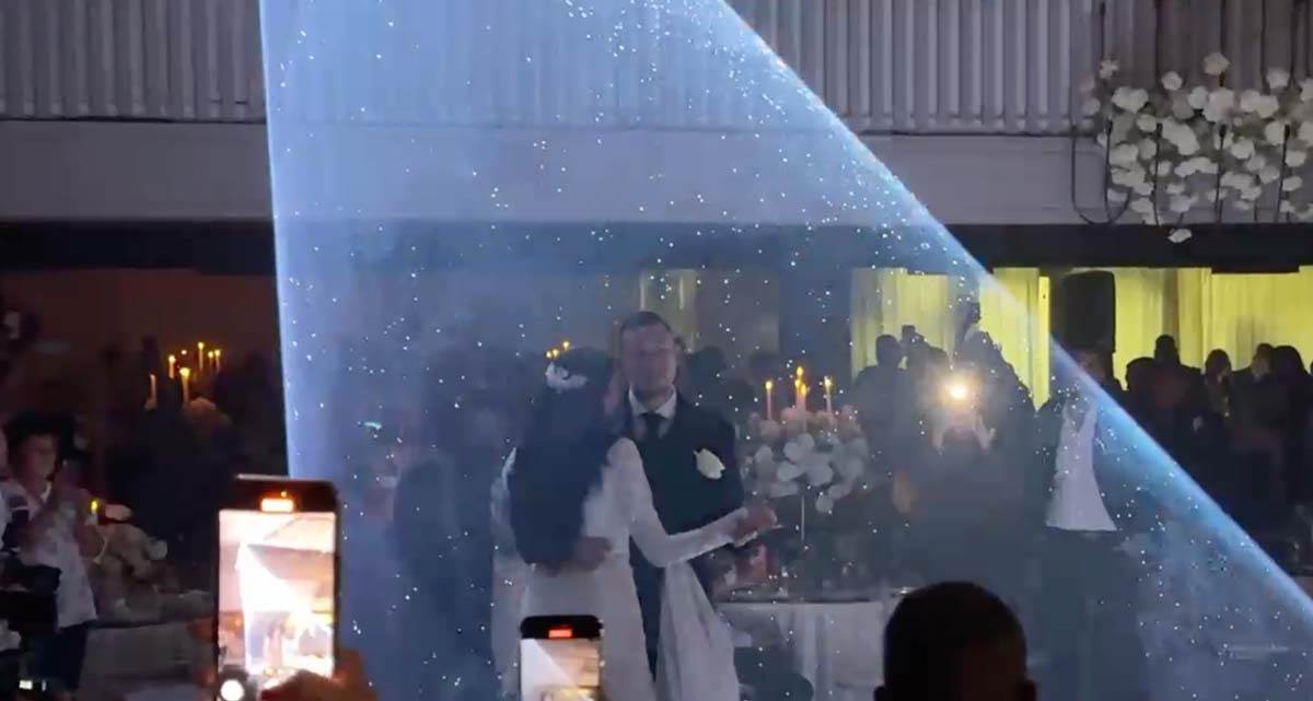 Prvi ples Uroša Živkovića sa suprugom 2.jpg