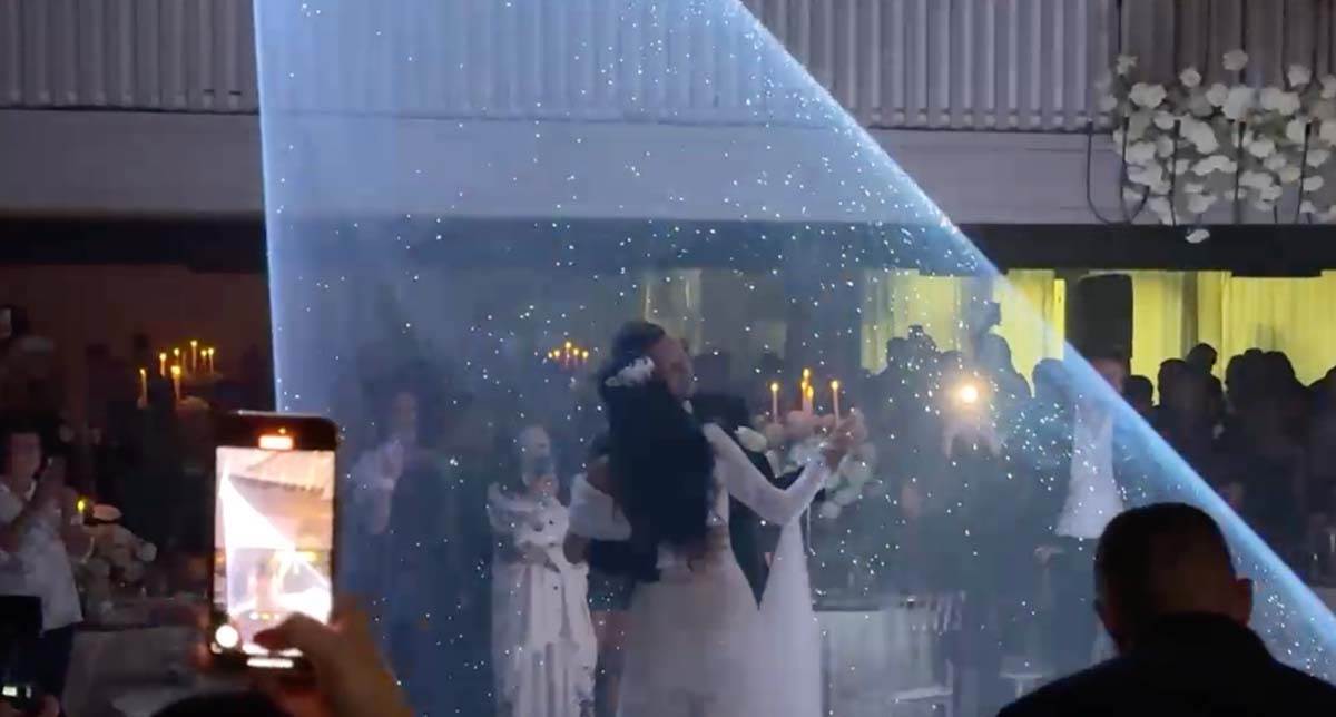 Prvi ples Uroša Živkovića sa suprugom 3.jpg