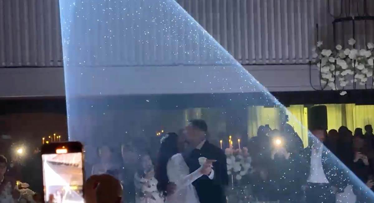 Prvi ples Uroša Živkovića sa suprugom 5.jpg