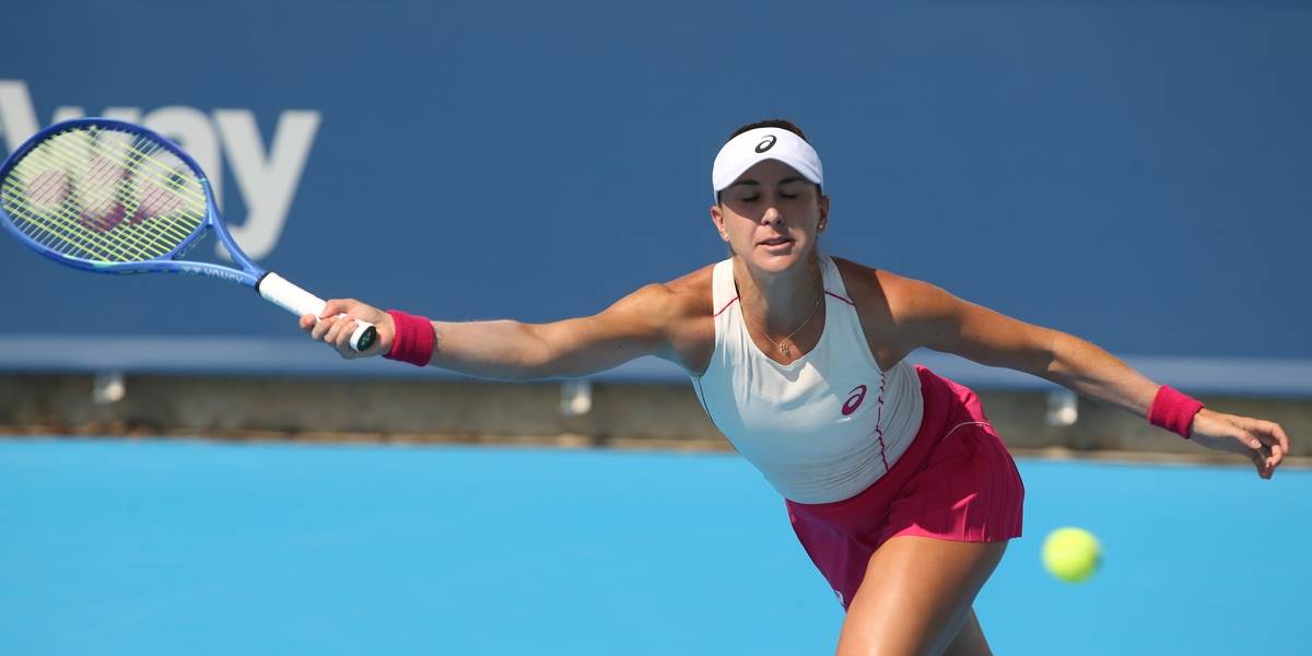 Belinda Benčić se priprema za udarac