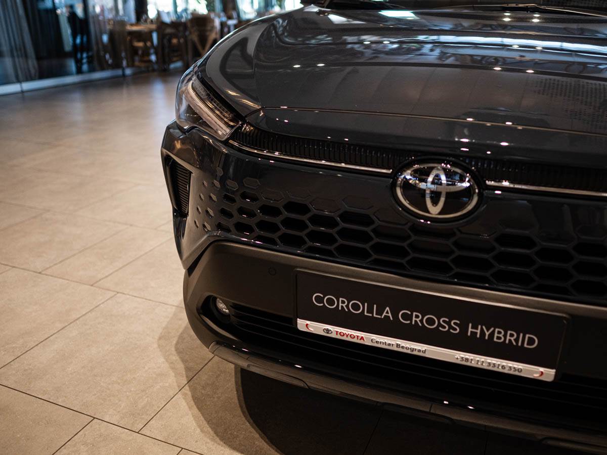 tpypta_corola_cross_stefan_stojanović_ (1).jpg