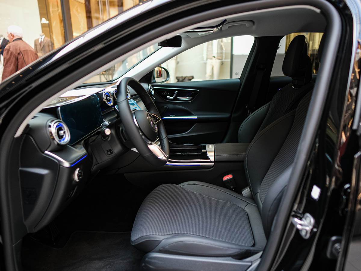 Mercedes Benz C-Klasa (1).jpg