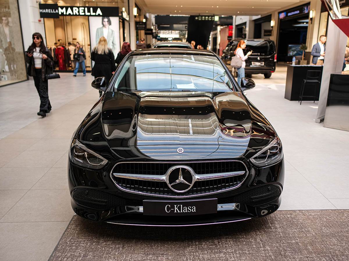 Mercedes Benz C-Klasa (3).jpg