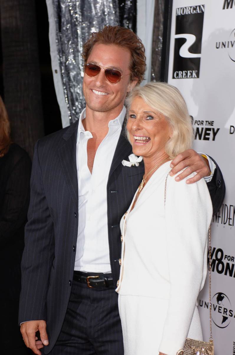 Metju Mekonahi sa majkom  (1).jpg